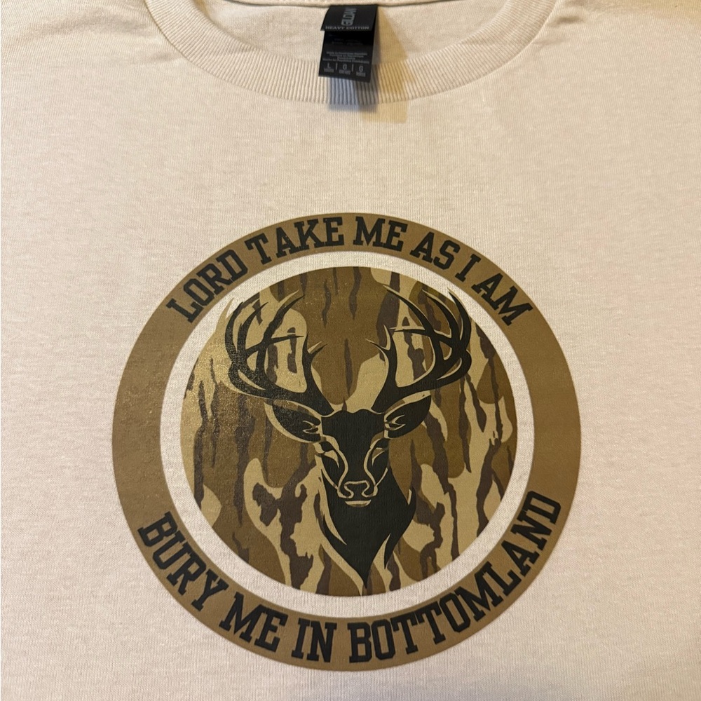 Gildan Cream Deer Graphic T-Shirt